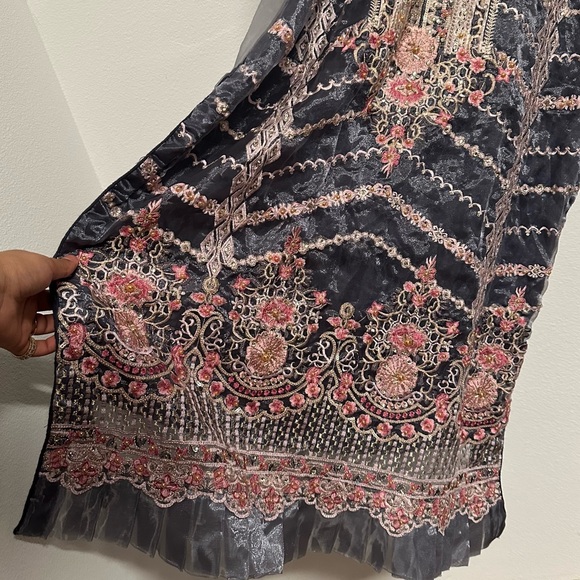 Embroidered Formal Kameez Set – Charcoal & Blush – Size L - Picture 8 of 13